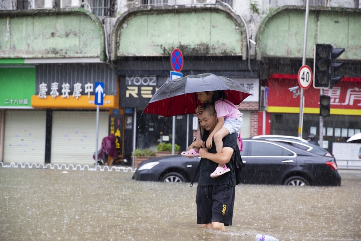 Banjir Besar di Provinsi Guangdong Ribuan Warga Dievakuasi